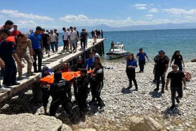 Van Gölü’nde akıntıya kapılan 2 arkadaş boğuldu / Ek fotoğraf