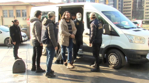 İstanbul - 'Kent uzlaşısı' soruşturmasında gözaltına alınanlar sağlık kontrolüne getirildi-2 / Görüntü ve fotoğrafla