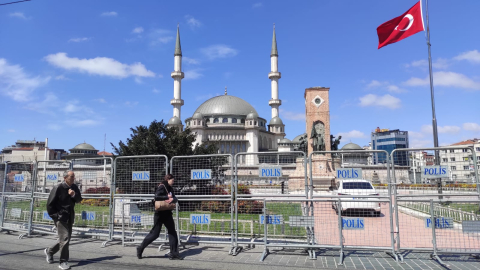 İstanbul- Taksim'de 1 Mayıs hazırlıkları sürüyor