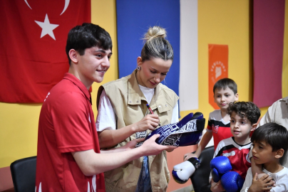 Milli boksör Hatice Akbaş, genç sporcular ile buluştu
