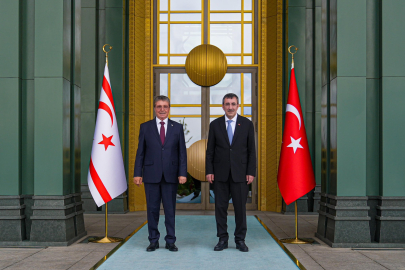 Cevdet Yılmaz, KKTC Başbakanı Üstel ile bir araya geldi