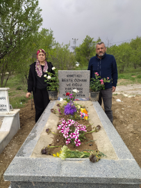 Karnında bebeği ile öldürülen Beste'nin mezarına Anneler Günü ziyareti