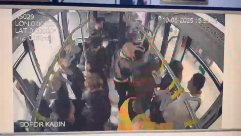İstanbul - Beylikdüzü'ndeki metrobüs kazası araç içi kamerasında - 3 / (Özel) Şoför mahallinden görüntü