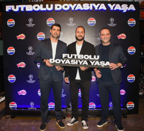 Futbolseverler, UEFA Şampiyonlar Ligi finalini Volkan Demirel ve Semih Şentürk ile birlikte izlediler