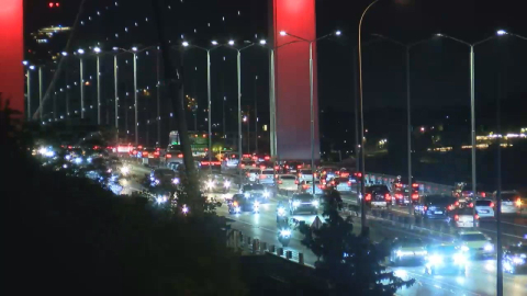 İstanbul - İstanbul'un çıkış güzergahlarında trafik yoğunluğu