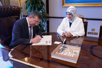 Cumhurbaşkanı Yardımcısı Cevdet Yılmaz kurban vekaletini Türk Kızılay’a verdi