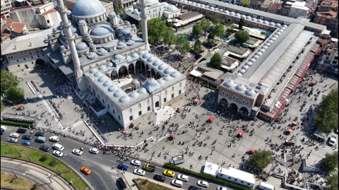 İstanbul - Eminönü ve Galata Köprüsü'ndeki bayram hareketliliği havadan görüntülendi / Ek bilgi - Ek görüntü
