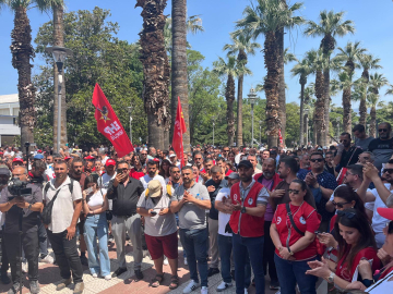 İzmir'de grevin 6'ncı gününde Konak'ta çöpler birikti (3)