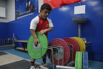 Kayseri'de hidrosefali ve akondroplazi hastası Hasan, dünya şampiyonluğunu hedefliyor