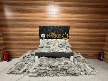 İstanbul’da ele geçirilen 230 kilo uyuşturucu sergilendi
