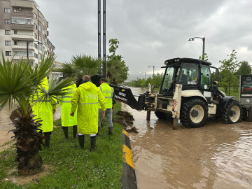 Trabzon'da sağanak; yollar göle döndü (2)