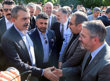 Bakan Tekin'den sınıf öğretmenine sürpriz doğum günü kutlaması (2)