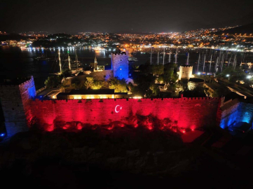 Bodrum Kalesi jandarma renkleriyle aydınlandı