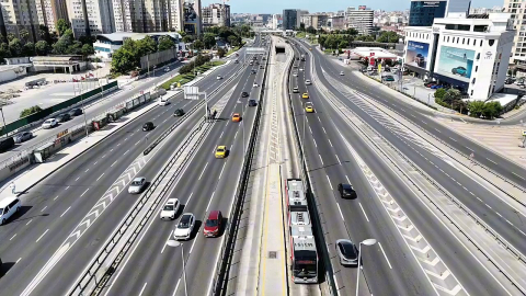 İstanbul- Bayramın ilk gününde boş kalan yollar havadan görüntülendi