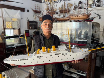 Emekli marangoz, dünyaca ünlü gemilerin maketini yapıp atölyesinde sergiliyor