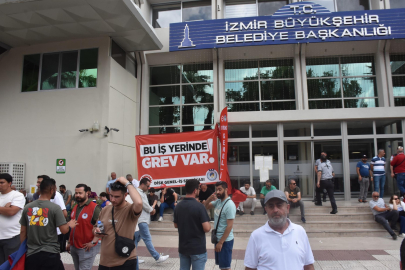 İzmir'de grevin 4'üncü gününde de çöpler toplanmadı (2)