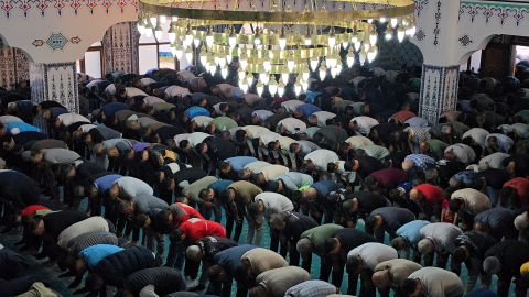 Hatay'da vatandaşlar, bayram namazı için camileri doldurdu