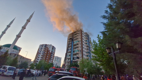 Anne ile 3 çocuğunun öldüğü yangında birçok kişiyi kurtaran nakliyeci o anları anlattı / Ek fotoğraflar