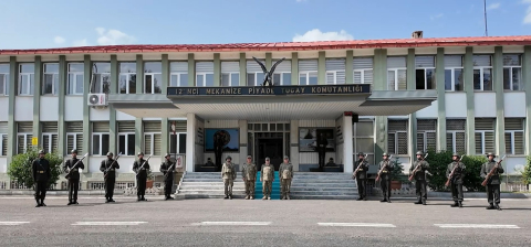 Orgeneral Selçuk Bayraktaroğlu, Mehmetçik ile bayramlaştı