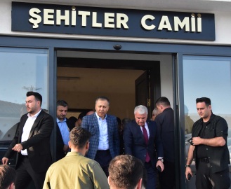 Bakan Yerlikaya'dan bayramda trafiğe çıkacak sürücülere uyarı