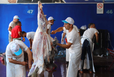 Sokakta kurban kesip, atıklarını gömene 23 bin 532 lira ceza