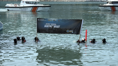 Bartın'da deniz temizliği; florasan lamba ve eski araç lastikleri çıktı /Video eklendi