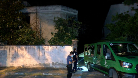 İstanbul- Beylikdüzü'nde, manzarayı izlemek için metruk villaya girdiler; erkek cesediyle karşılaştılar