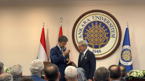 Ankara Üniversitesi Rektörü Ünüvar'a Macaristan'dan Liyakat Nişanı