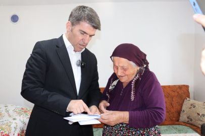 101 yaşındaki Ümmehan Balta’ya yeni kimliği evinde verildi