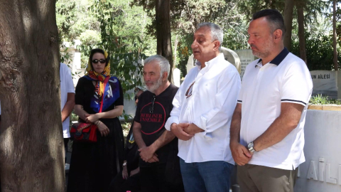 İstanbul - Kemal Sunal, vefatının 25'inci yıl dönümünde kabri başında anıldı