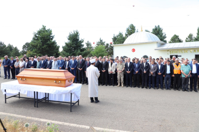 Cumhurbaşkanı Yardımcısı Yılmaz’ın vefat eden yeğeni Bingöl’de toprağa verildi