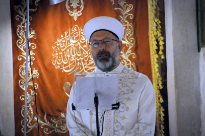 Ali Erbaş: Kutsallarımıza saldıran dahili ve harici şer odaklarına karşı uyanık olmamız gerekir