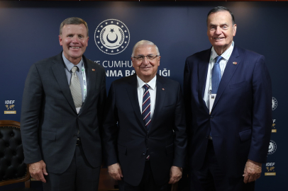 İstanbul- Bakan Güler'in IDEF'te diplomatik görüşmeleri sürüyor