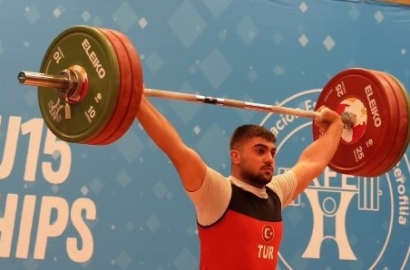 Şırnaklı halterci Sefkan Sümen Avrupa rekoru kırdı/Video eklendi