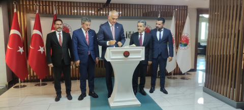Bakan Ersoy: Yıl sonu hedefimiz olan 64 milyar dolarlık turizm gelirine emin adımlarla ilerliyoruz