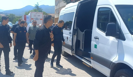 Bakan Yerlikaya, depremin vurduğu Balıkesir'de