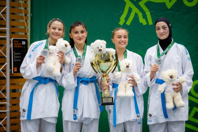 İstanbul Kent Üniversitesi, Avrupa'daki Dövüş Sporları Şampiyonası'nda 12 madalya kazandı