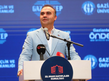 Bakan Kacır: Ay'a uzay aracı göndereceğiz