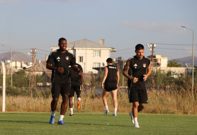 Van Spor FK Teknik Direktörü Hakan Kutlu: İyiyiz ve giderek üstüne koyuyoruz