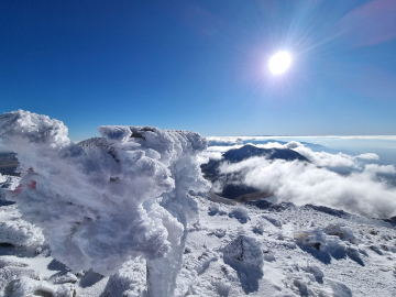 Hasan Dağı’nın zirvesine yağan kar, kartpostallık görüntüler ortaya çıkardı