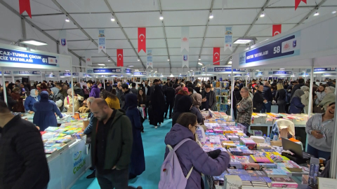 İstanbul- İstanbul Valisi Davut Gül, Üsküdar Kaymakamlığı Kitap Fuarı'nın açılışına katıldı