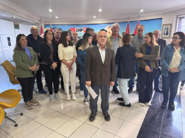 Tunceli’de CHP yönetimi kendilerini partiye kilitleyip, nöbet başlattı