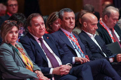 Özgür Özel, Hollanda'da  Avrupa Sosyalist Partisi kongresine katıldı