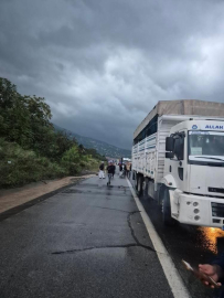 Hatay’da sağanak nedeniyle otoyol çöktü, yolları su bastı, denizde hortum çıktı