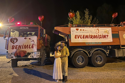 Orman işçisi arazöze pankart asıp kız arkadaşına evlilik teklif etti