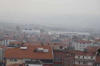 Çeltik hasadı sonrası yasak olmasına rağmen anız yakımı, ilçeyi duman altında bıraktı (2)