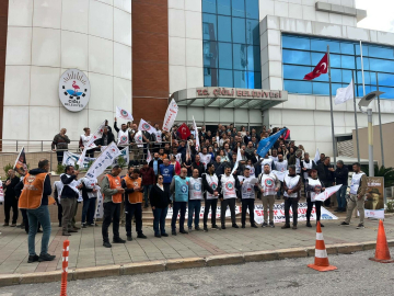 İzmir'de Çiğli Belediyesi memurlarından iş bırakma eylemi
