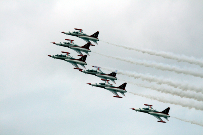Türk Yıldızları’ndan Edirne’de gösteri uçuşu