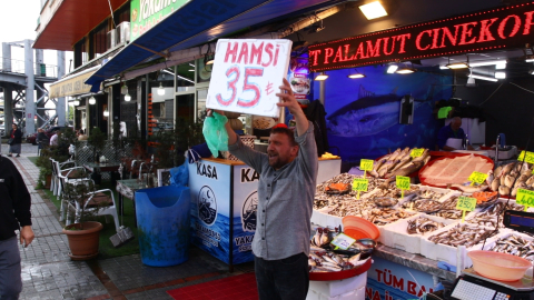 Rize’de hamsi bereketi; kilosu 35 liraya düştü