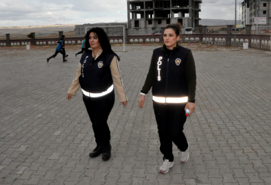 Kadın polislerden öğrencilere kişisel güvenlik ve çocuk hakları eğitimi